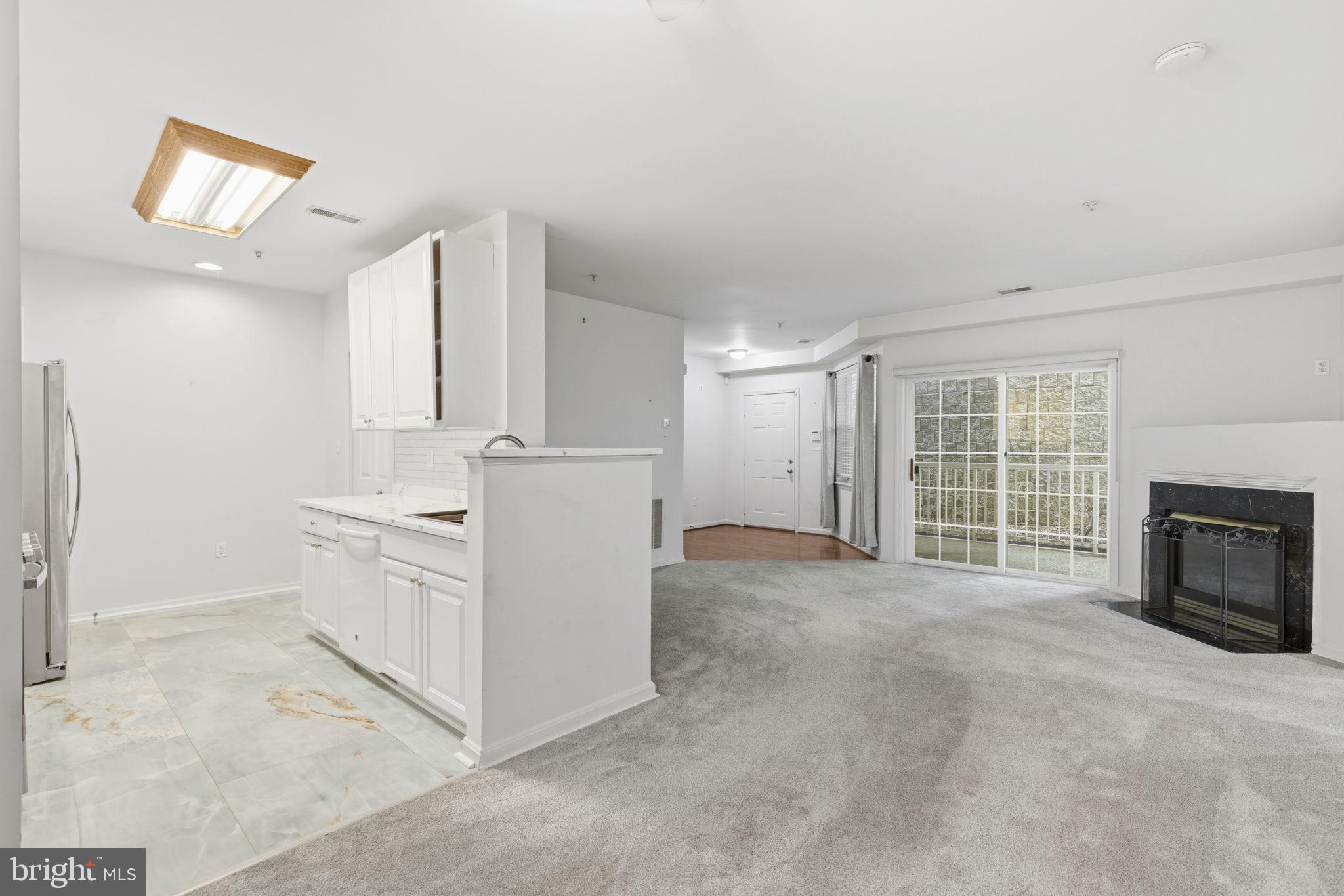 HOLLINGTON AT THE POINTE - Residential