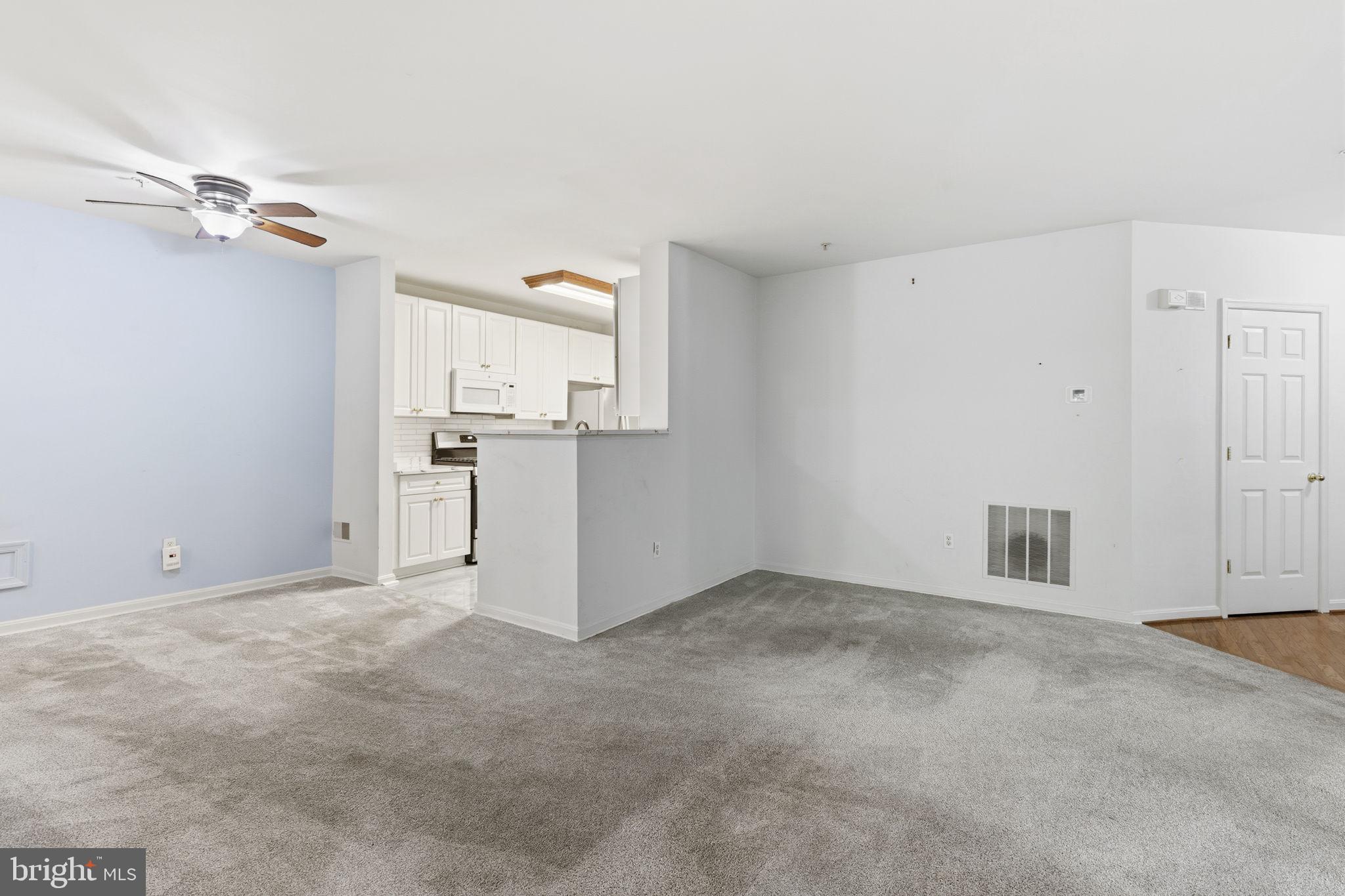 HOLLINGTON AT THE POINTE - Residential