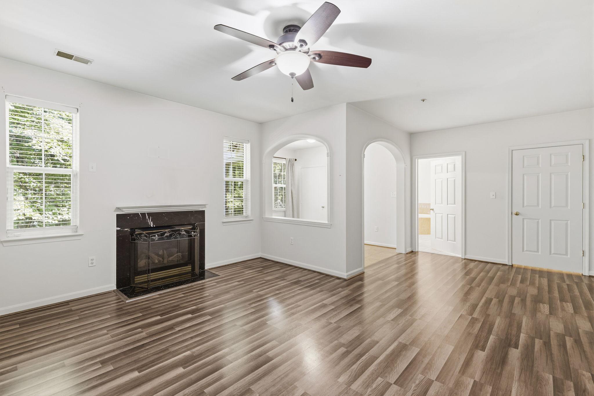 HOLLINGTON AT THE POINTE - Residential