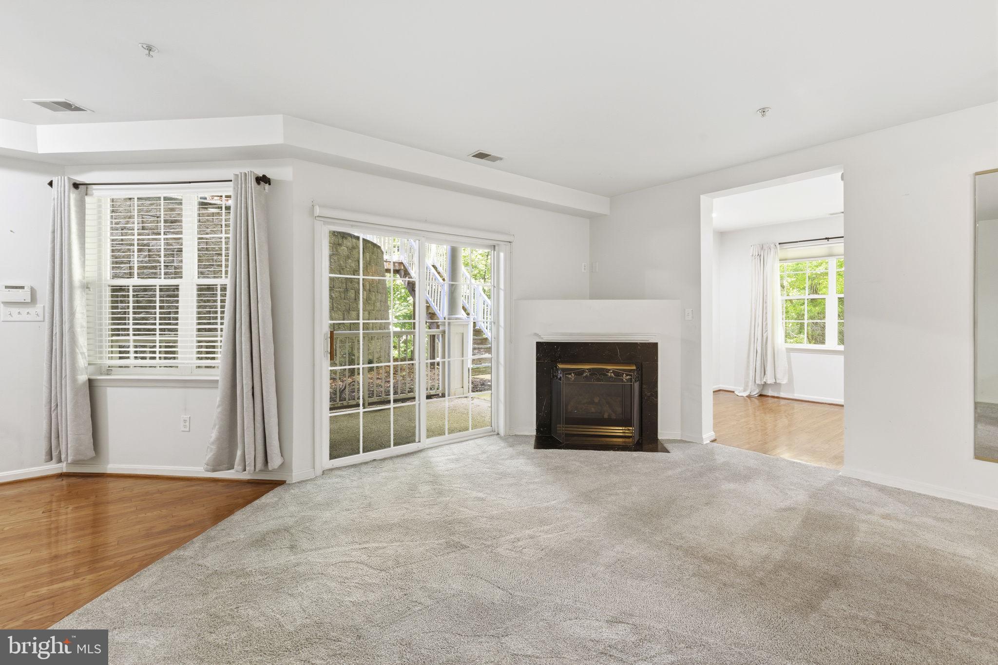 HOLLINGTON AT THE POINTE - Residential