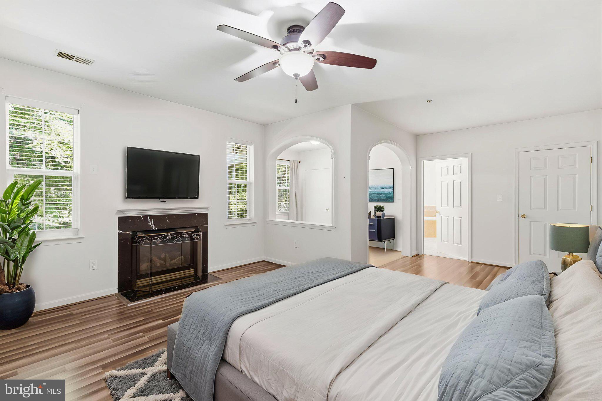 HOLLINGTON AT THE POINTE - Residential