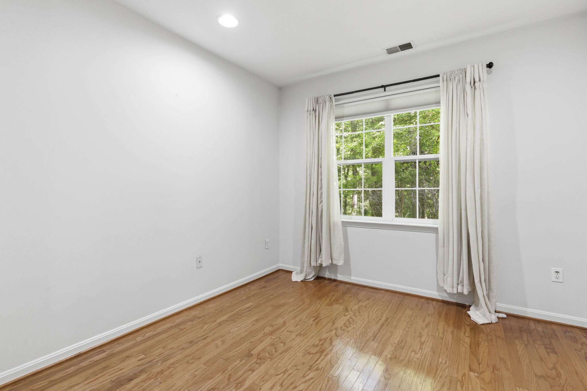 HOLLINGTON AT THE POINTE - Residential