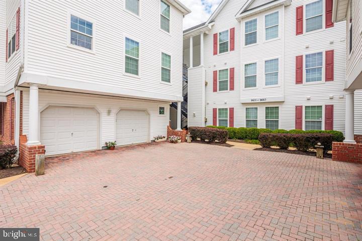 HOLLINGTON AT THE POINTE - Residential