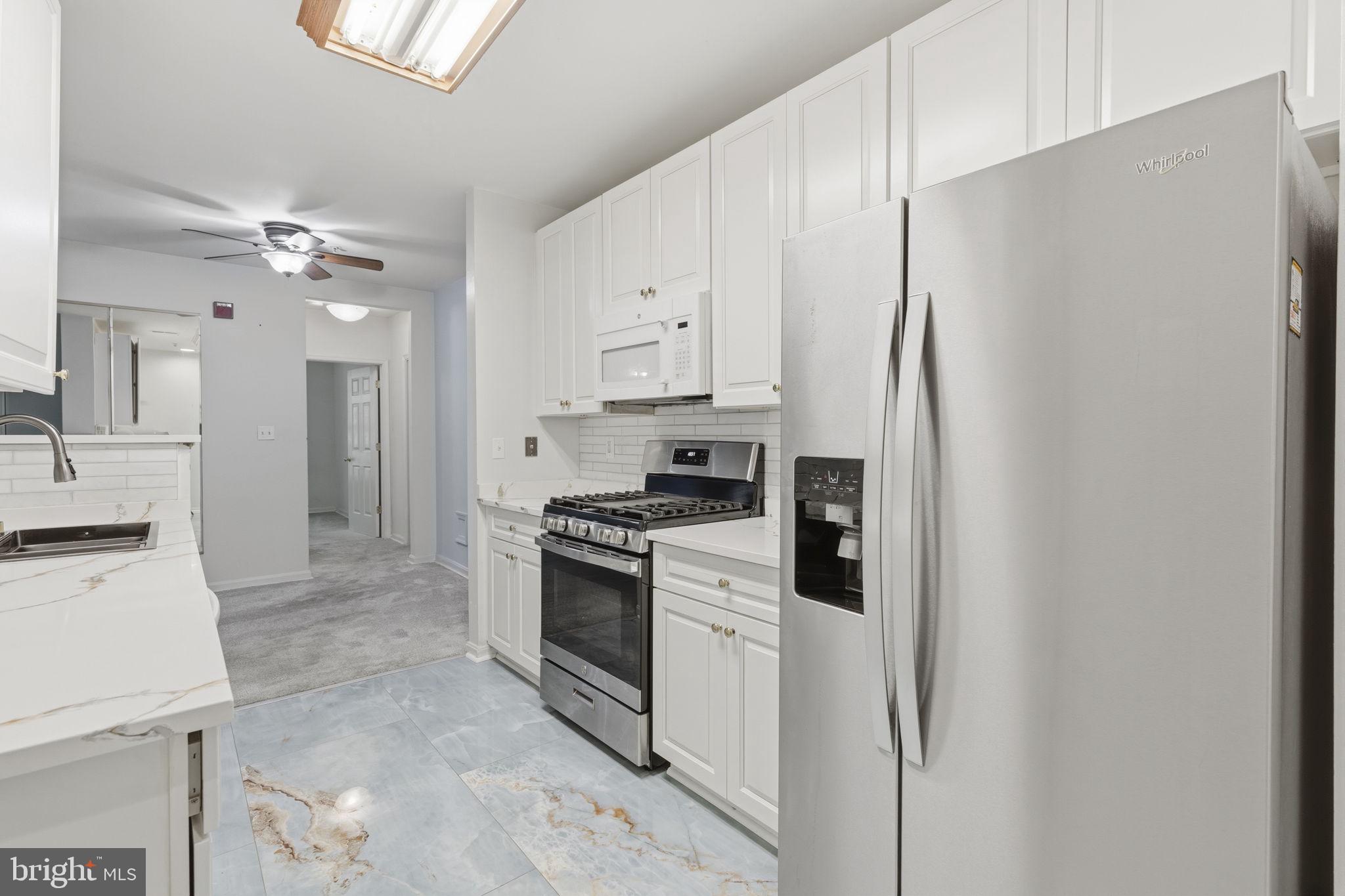 HOLLINGTON AT THE POINTE - Residential