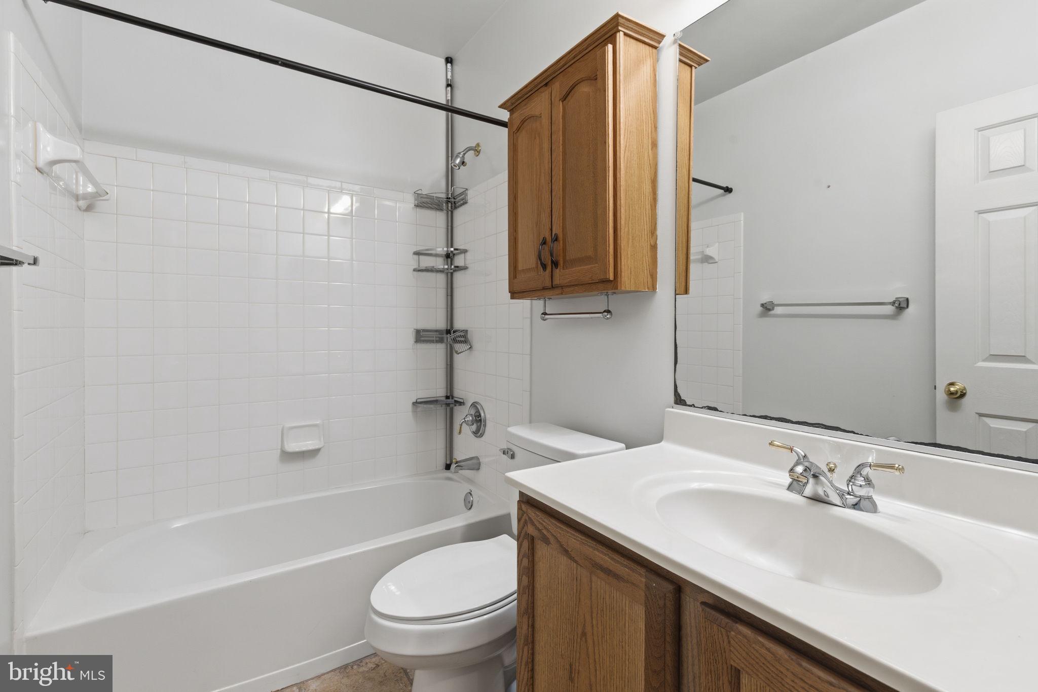 HOLLINGTON AT THE POINTE - Residential