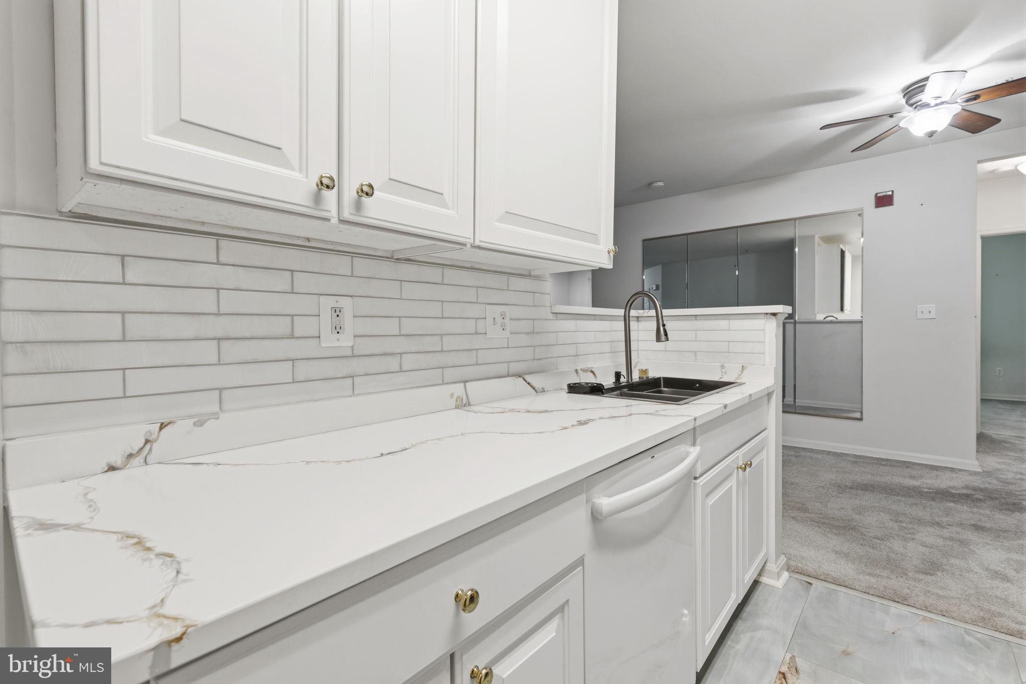 HOLLINGTON AT THE POINTE - Residential