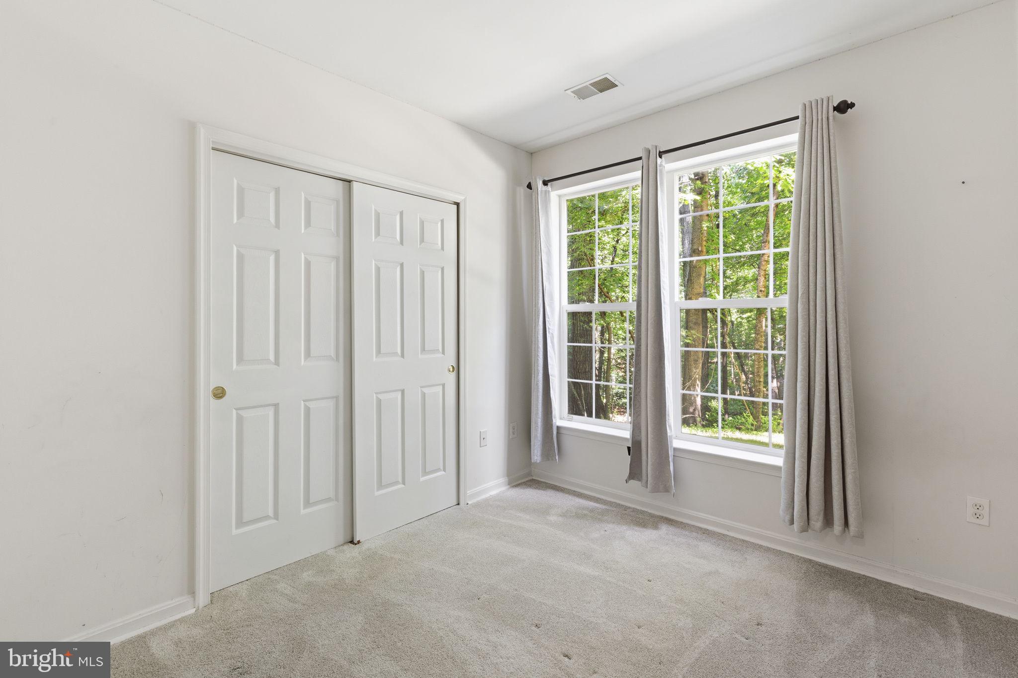 HOLLINGTON AT THE POINTE - Residential