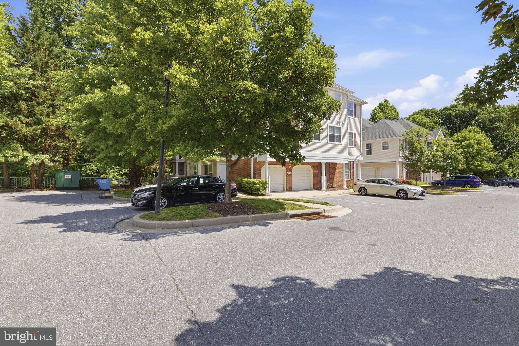 HOLLINGTON AT THE POINTE - Residential