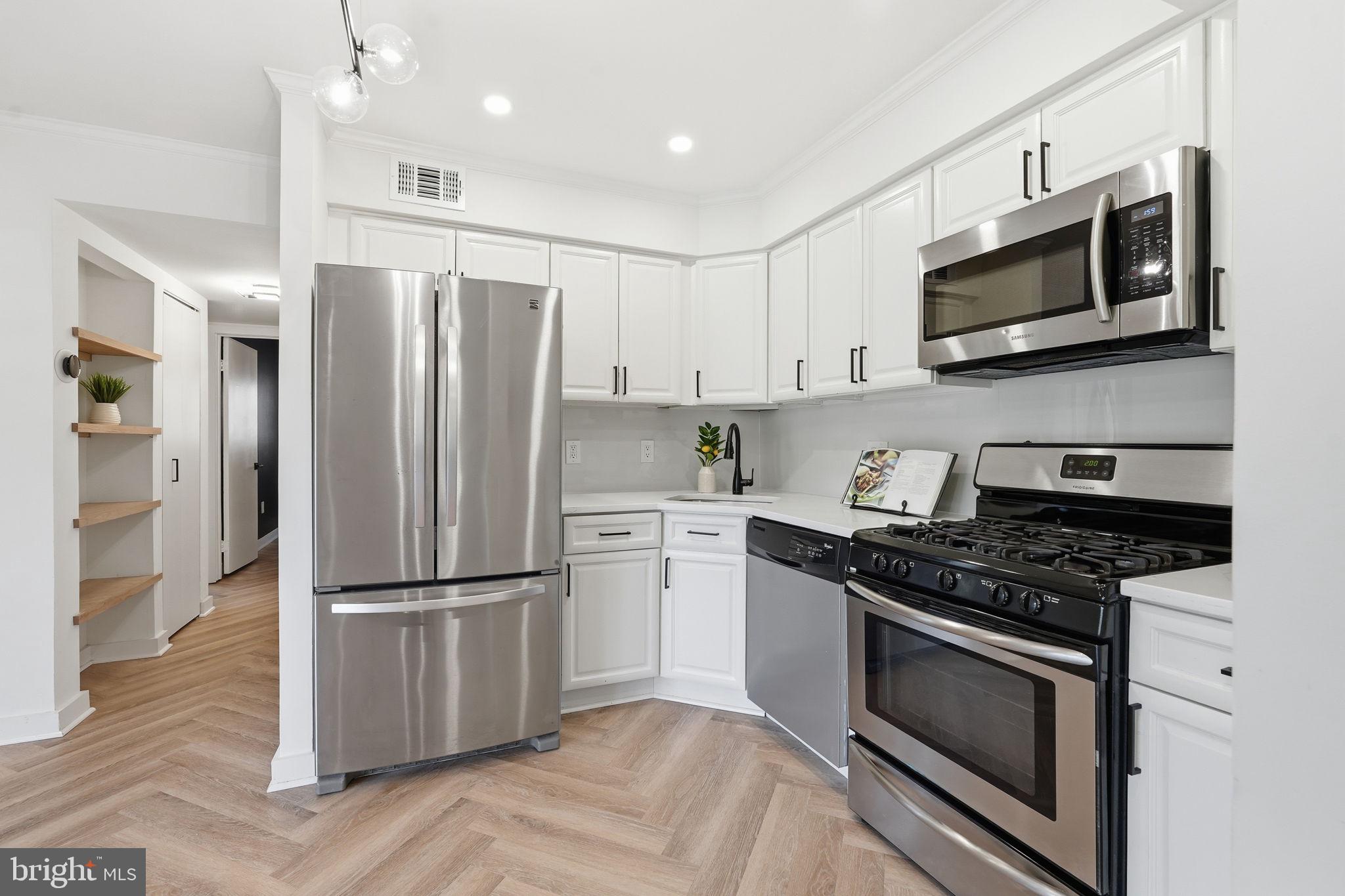 MCLEAN HILLS - Residential