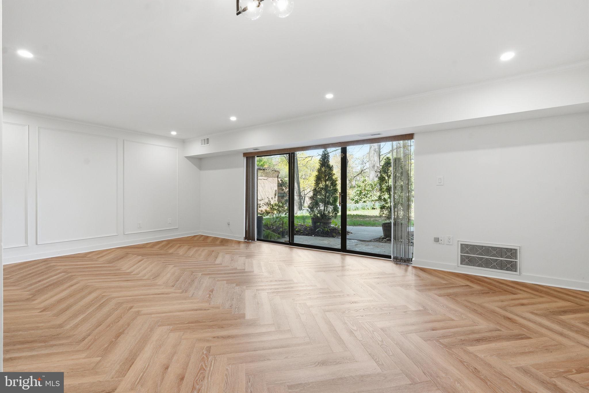 MCLEAN HILLS - Residential