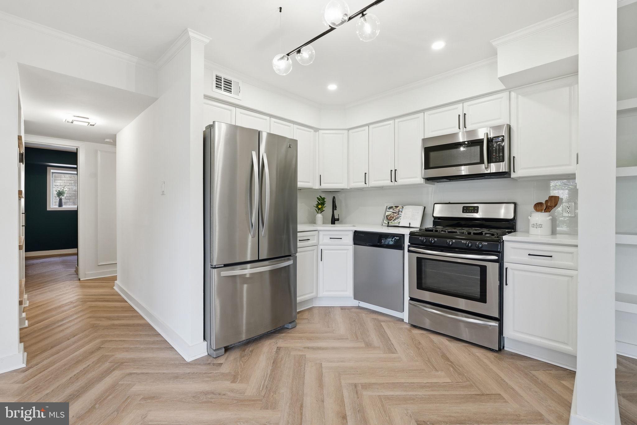 MCLEAN HILLS - Residential