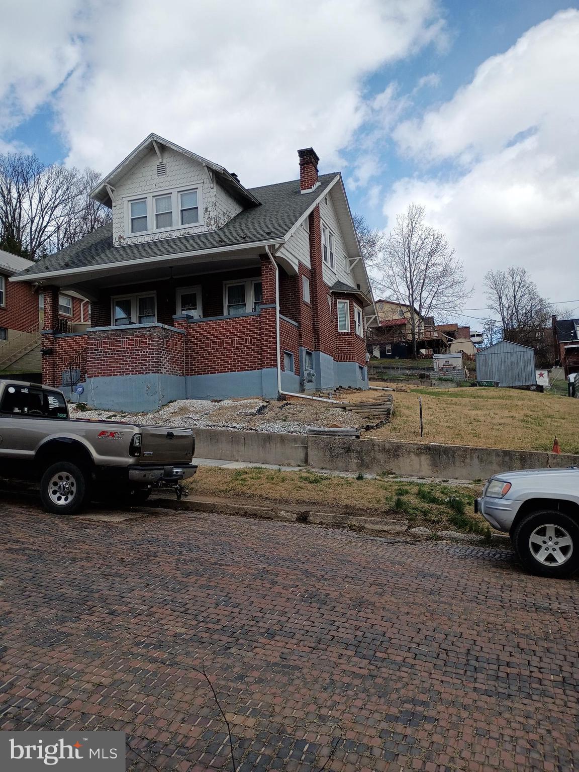 $7,000 allowance for updating/Painting !
 Make an offer 
This move in ready home has 
Superior views, an enormous yard big enough for another home and an ground pool !
bright rooms, hard wood floors/nice carpet ,big basement and
a garage 
 Located  close to Restaurants, grocery stores
owner is doing some landscaping/ exterior beautification ! :)