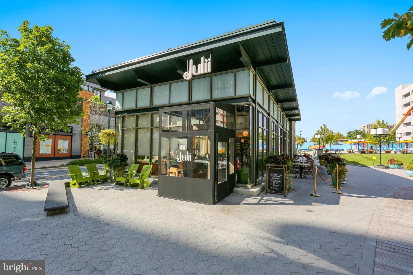 PIKE AND ROSE - Residential