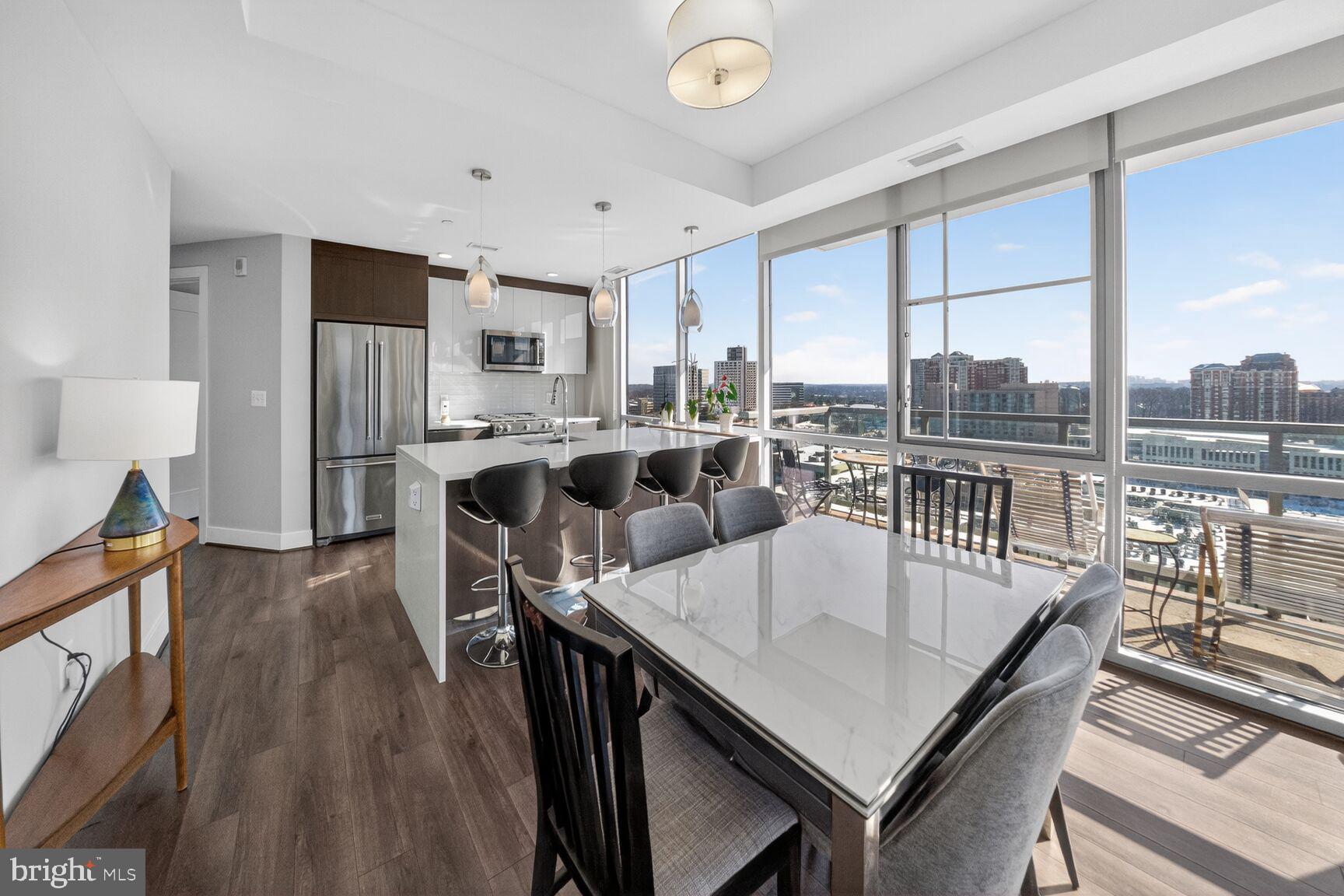 PIKE AND ROSE - Residential