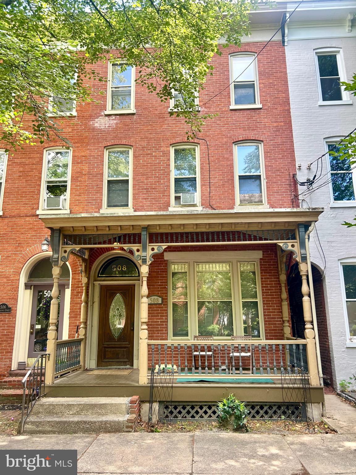 Exceptional Investment opportunity in the Lancaster city, Chestnut Hill neighborhood.
This property features 5 spacious units conveniently located near downtown Lancaster.
Whether you're expanding your investment portfolio with rental income, this well-located property is one you will not want to miss.