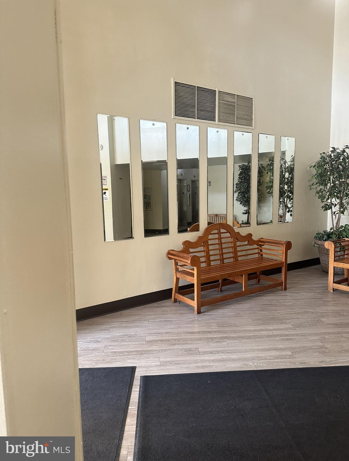 PINEWAY TOWERS - Residential