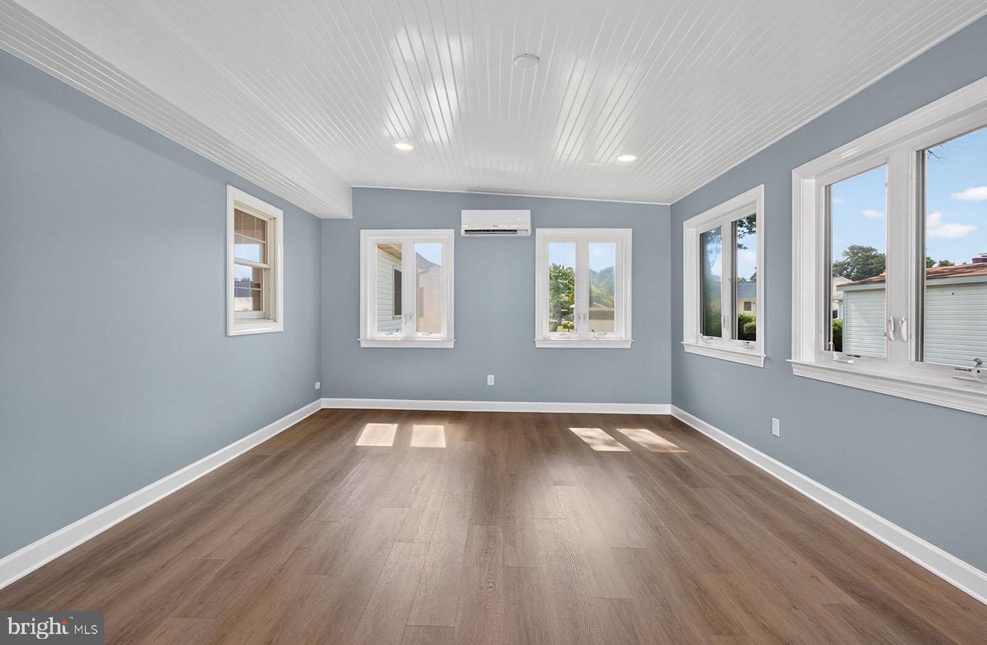 BEACHFIELD - Residential
