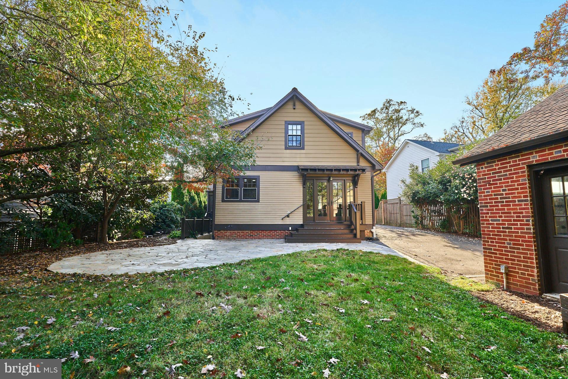 MADISON MANOR - Residential