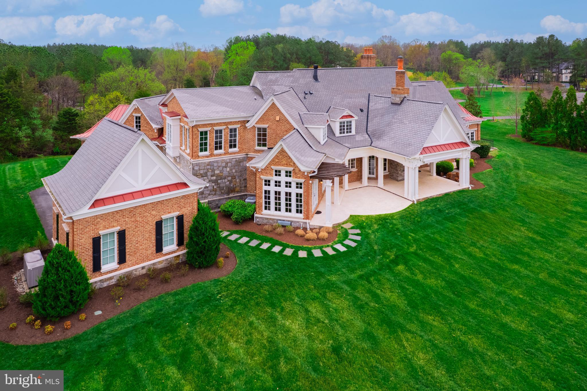 ESTATES @ CREIGHTON FARM - Residential
