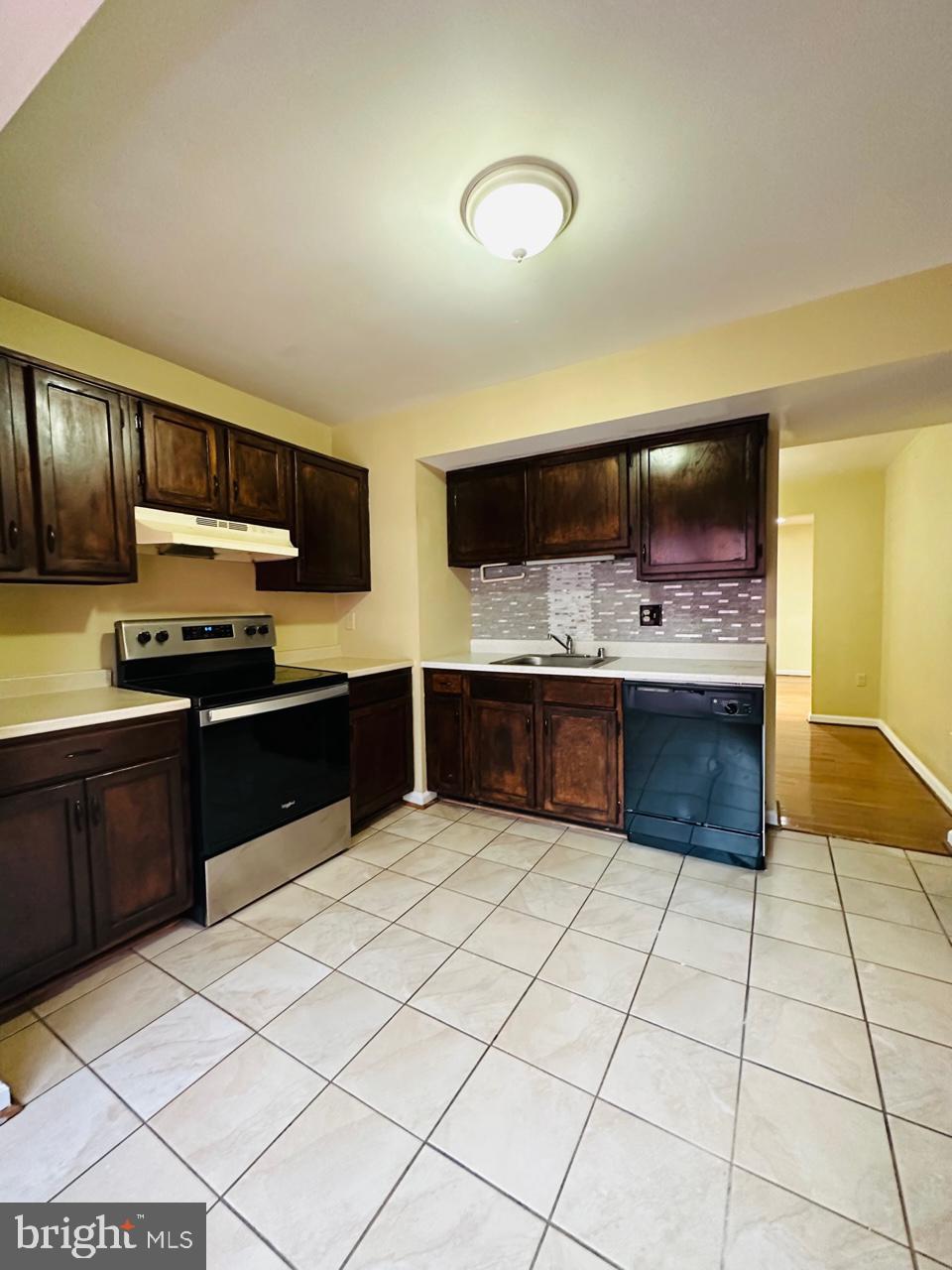 LINDEN SQUARE - Residential