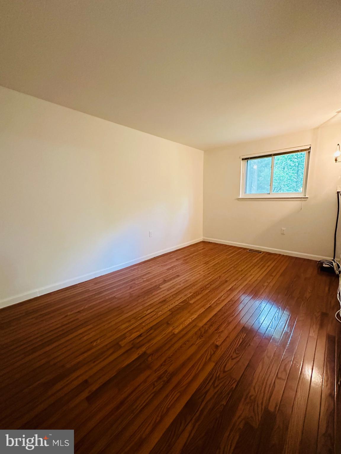 LINDEN SQUARE - Residential