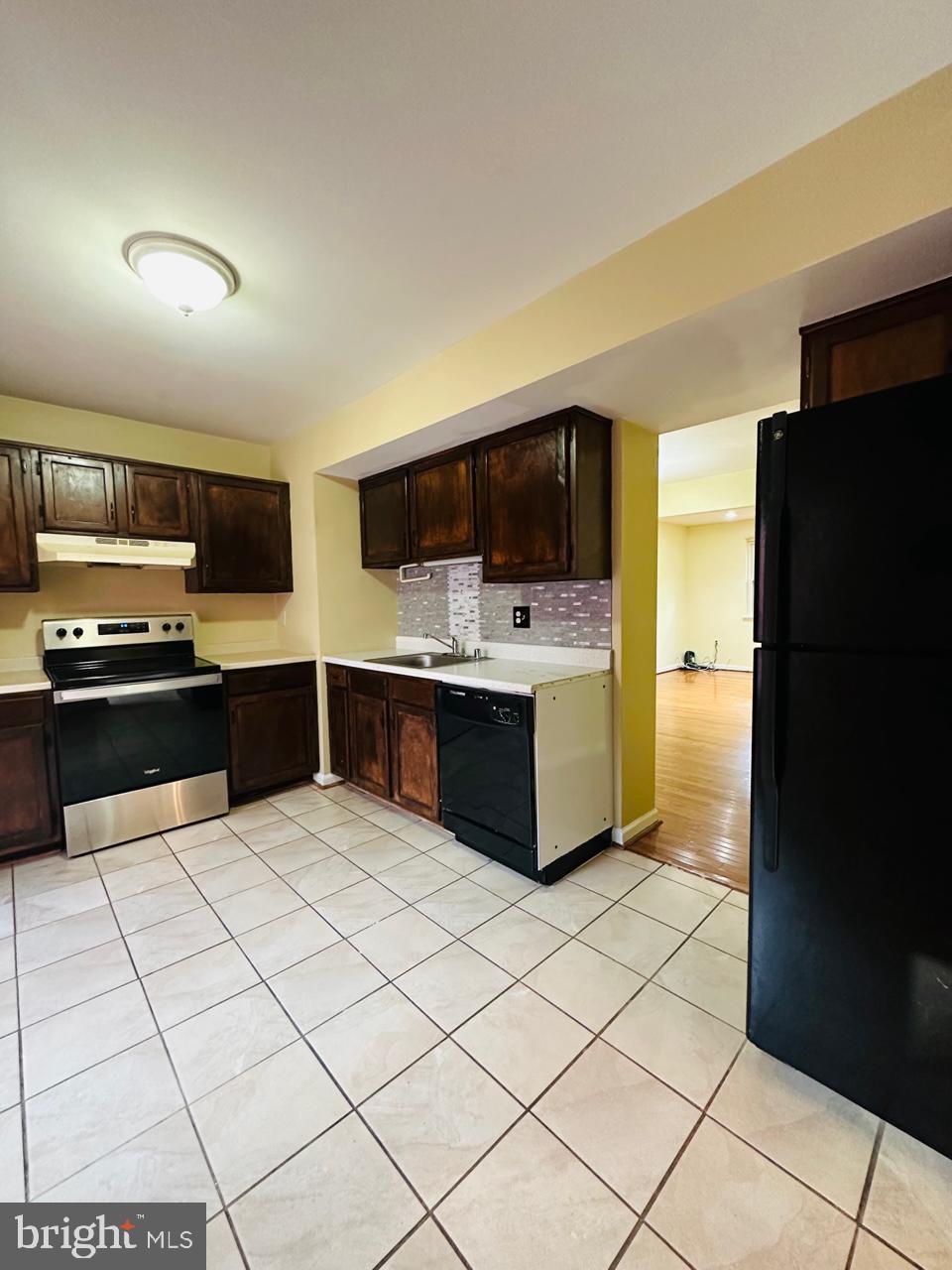 LINDEN SQUARE - Residential