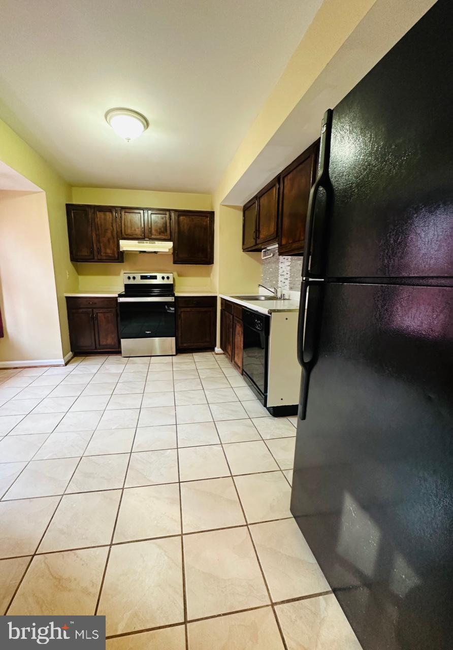 LINDEN SQUARE - Residential