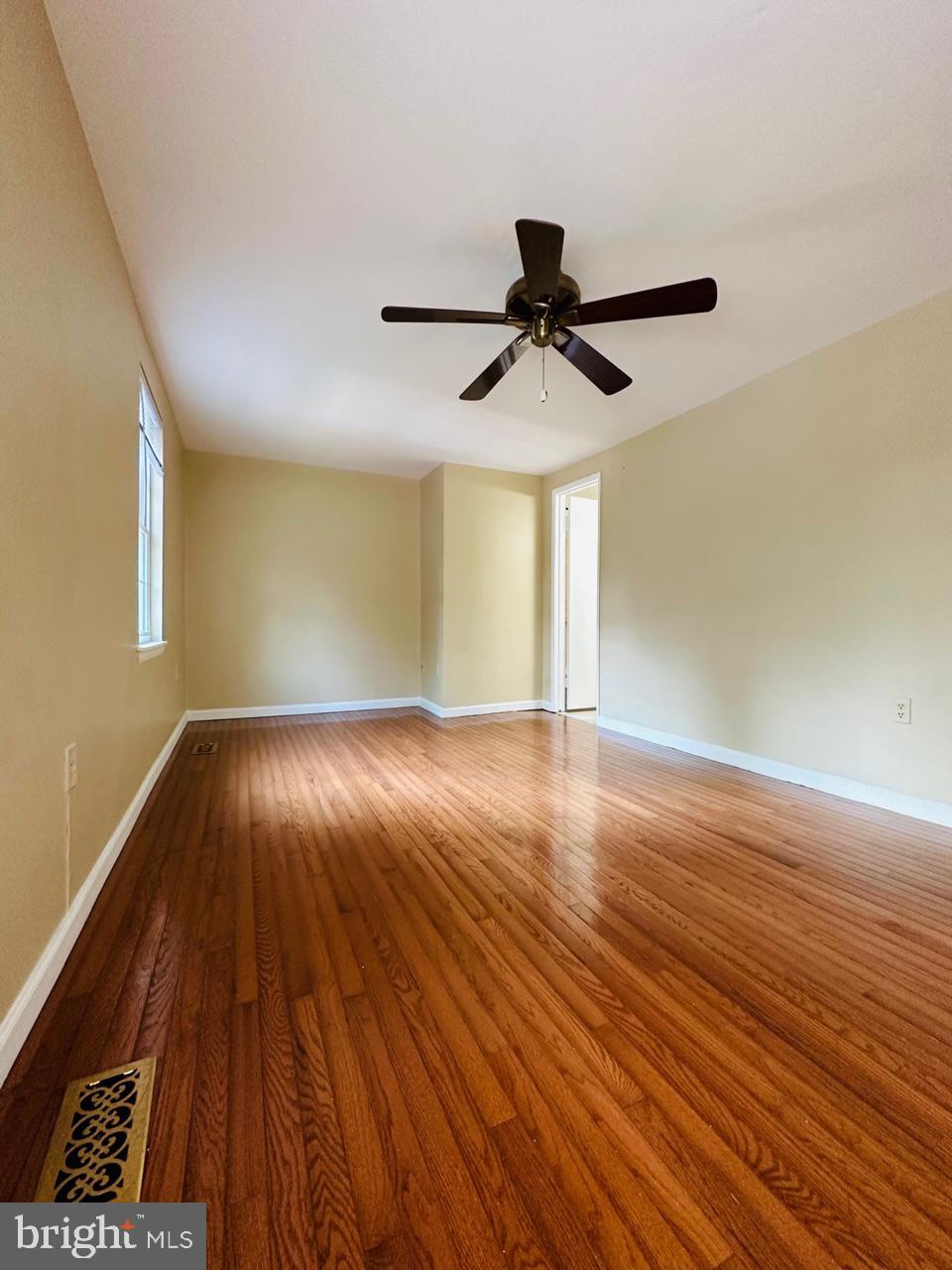 LINDEN SQUARE - Residential