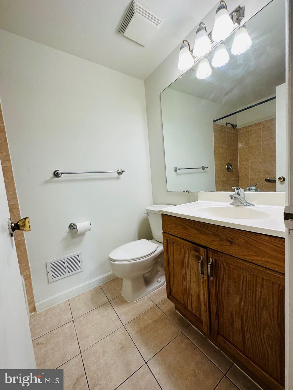 LINDEN SQUARE - Residential