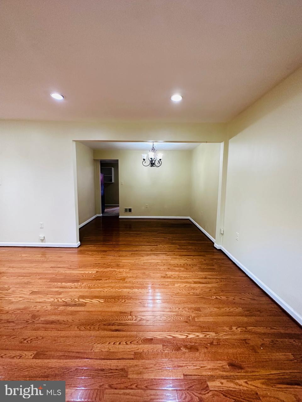 LINDEN SQUARE - Residential