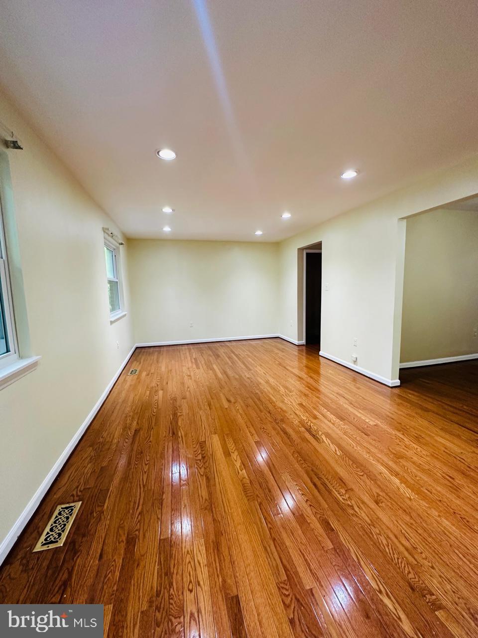 LINDEN SQUARE - Residential