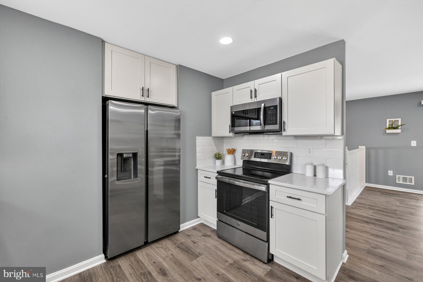 WOODLAND BEACH - Residential