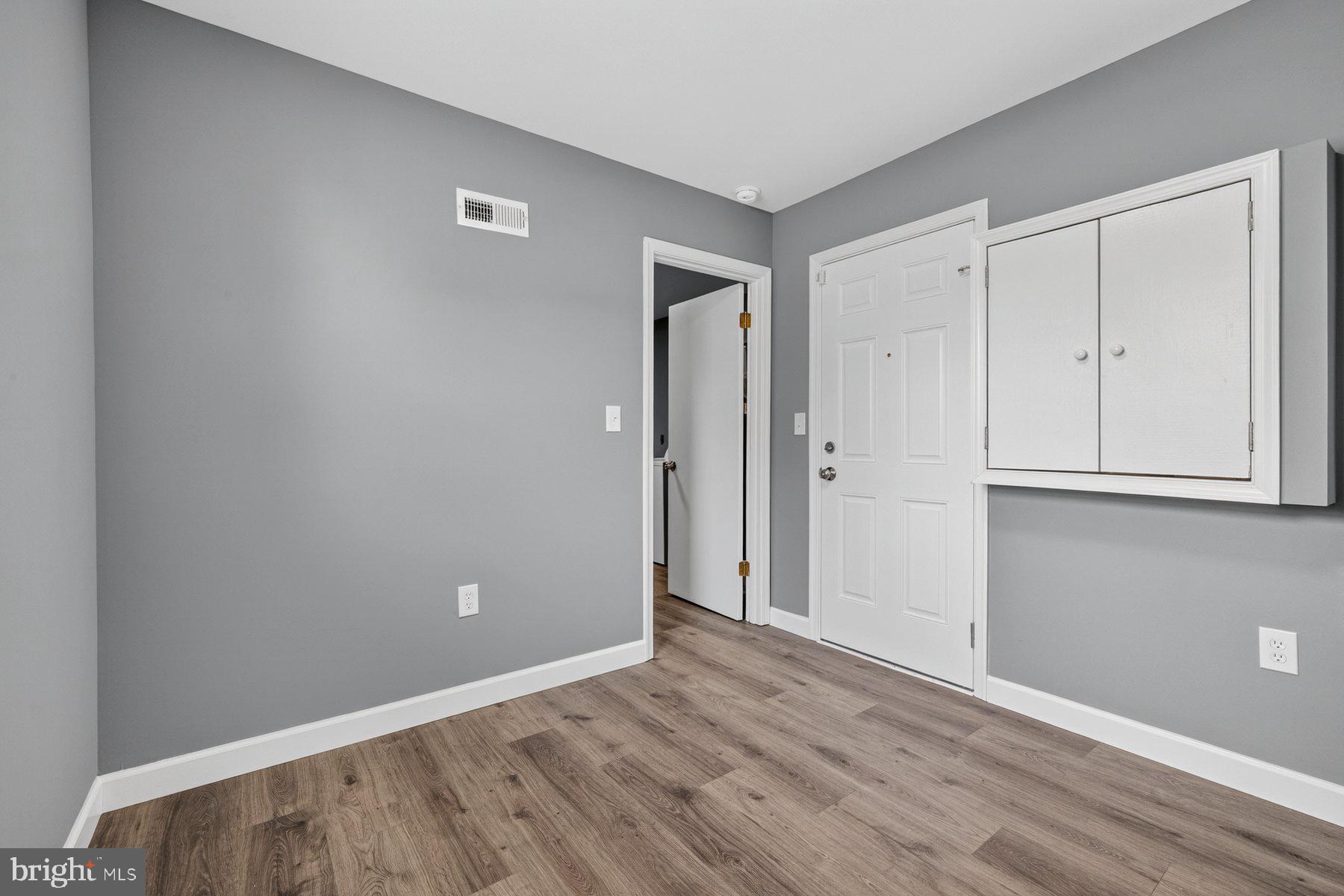 WOODLAND BEACH - Residential
