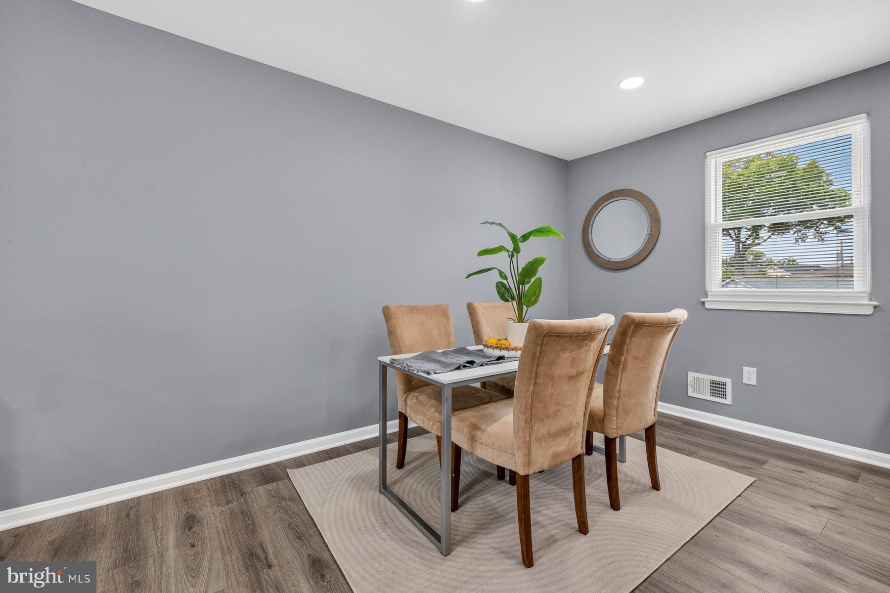 WOODLAND BEACH - Residential
