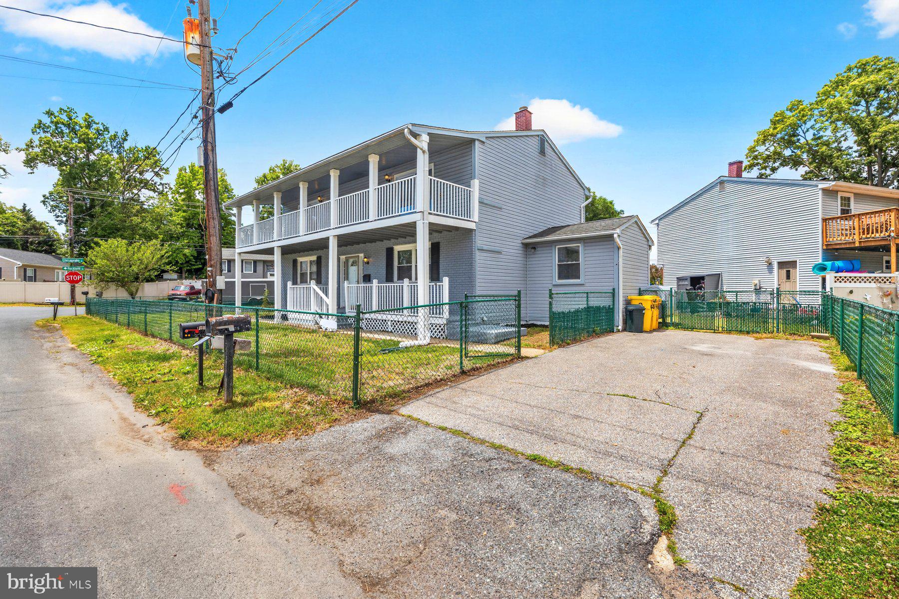 WOODLAND BEACH - Residential