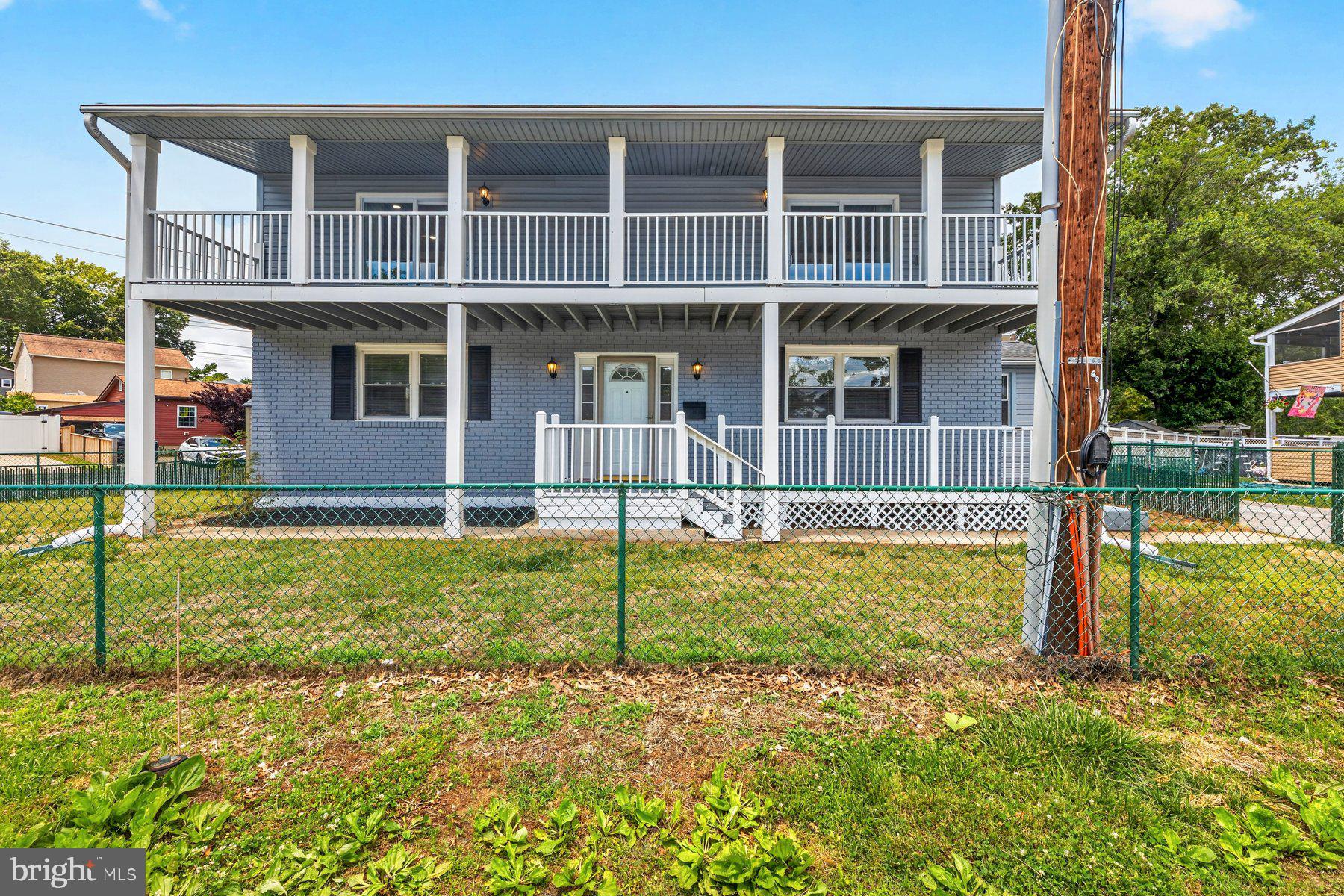 WOODLAND BEACH - Residential