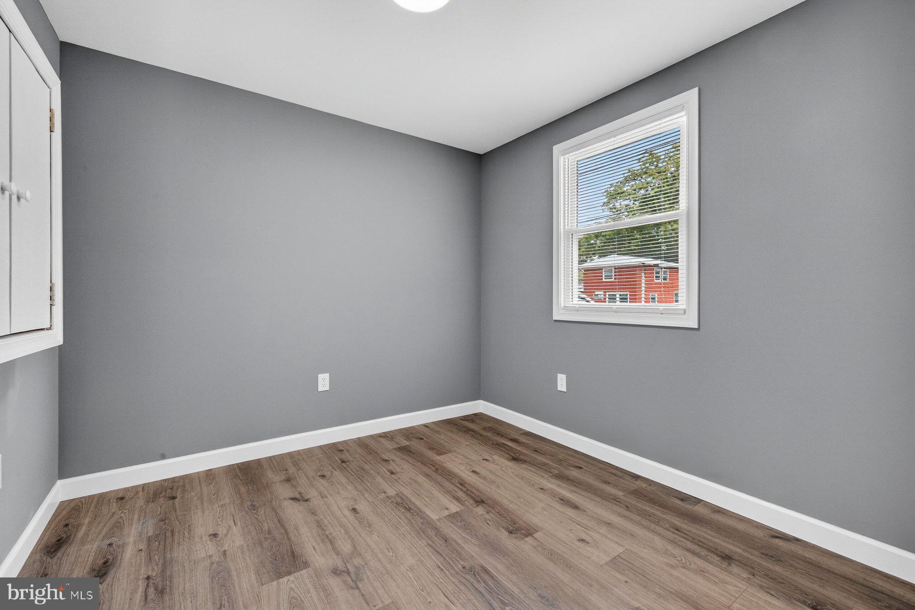 WOODLAND BEACH - Residential