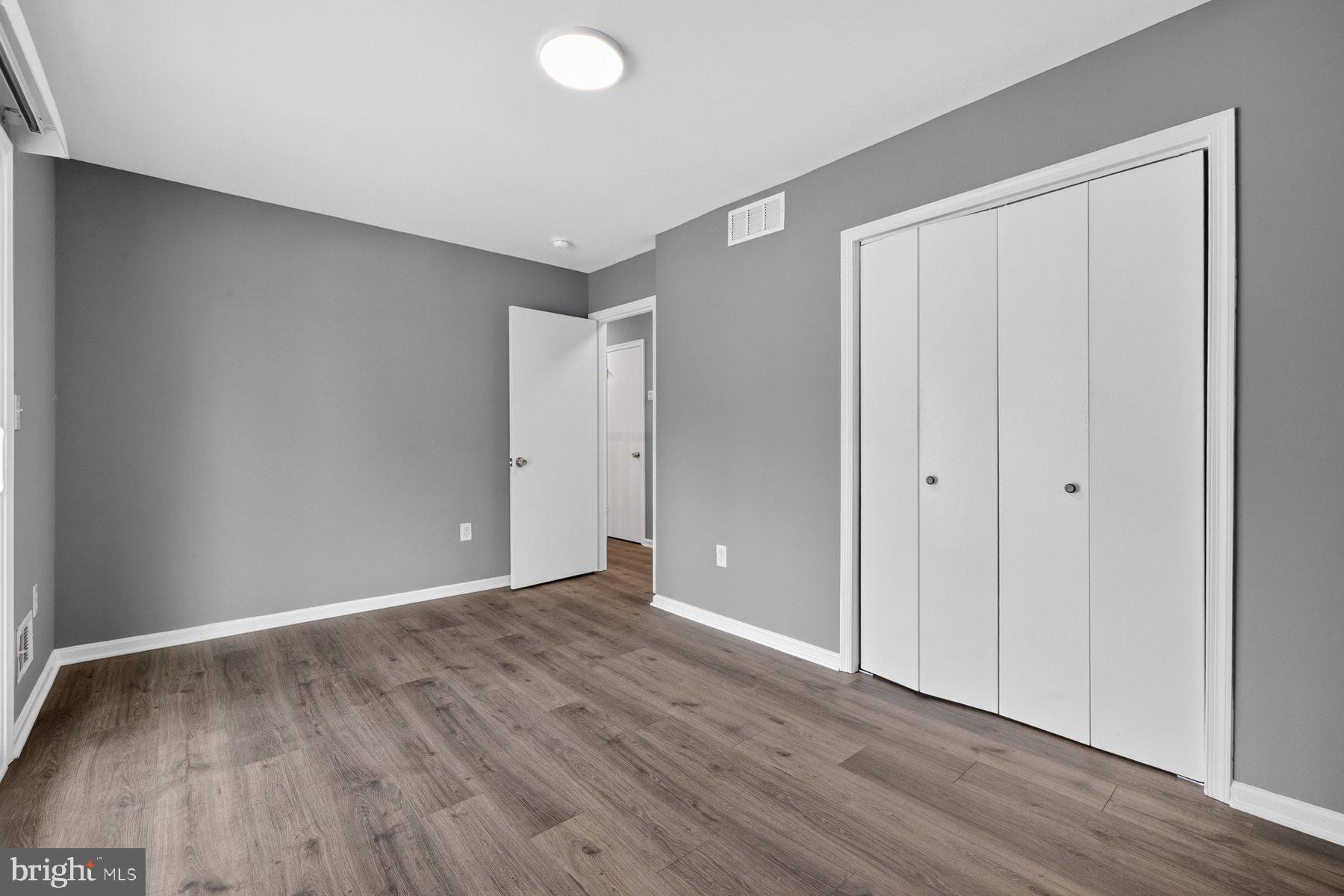 WOODLAND BEACH - Residential
