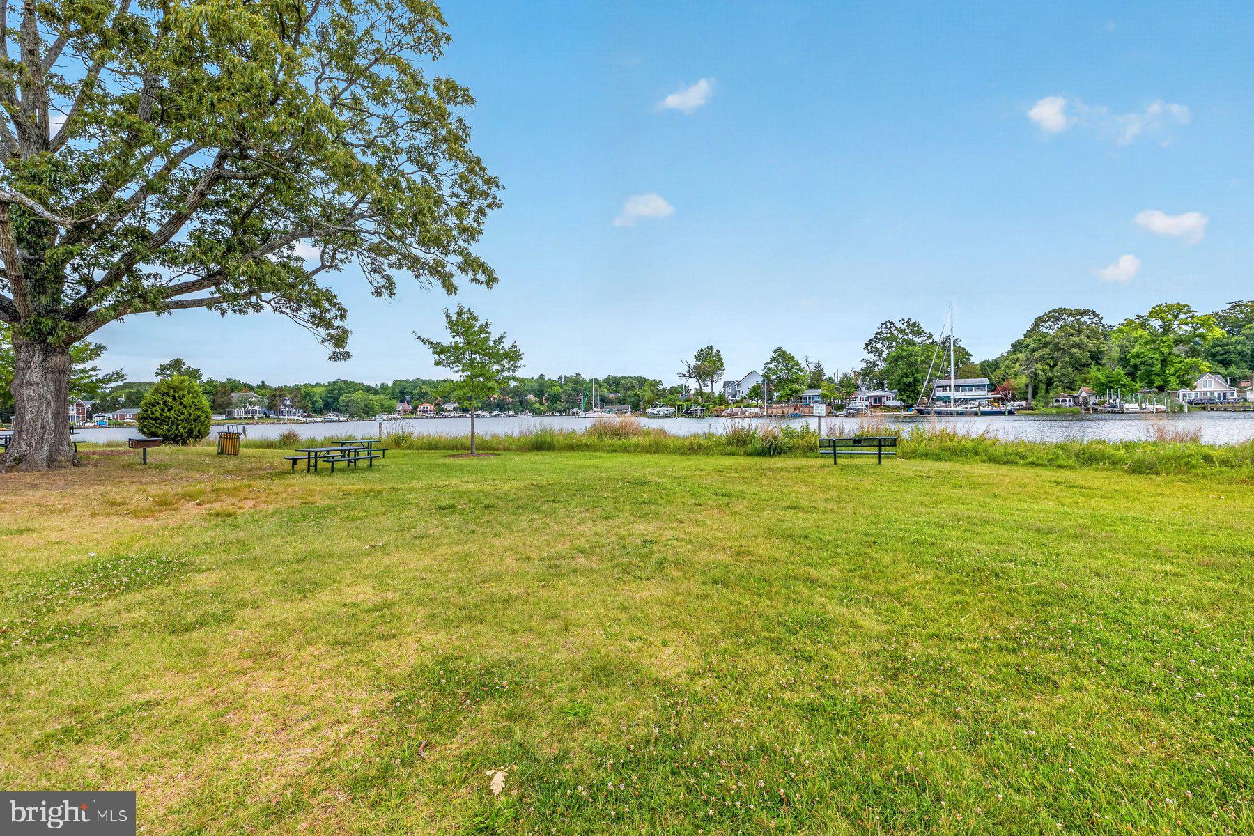 WOODLAND BEACH - Residential