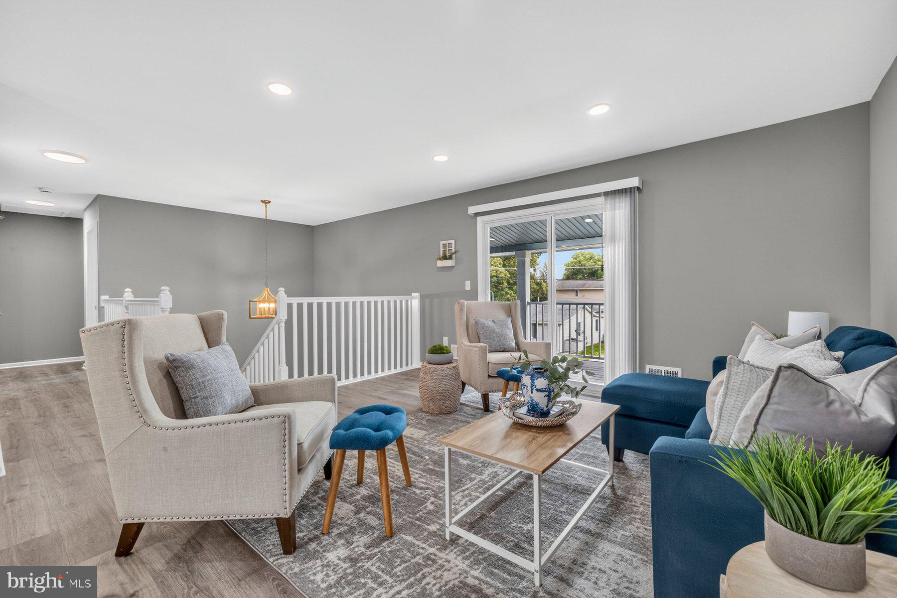 WOODLAND BEACH - Residential