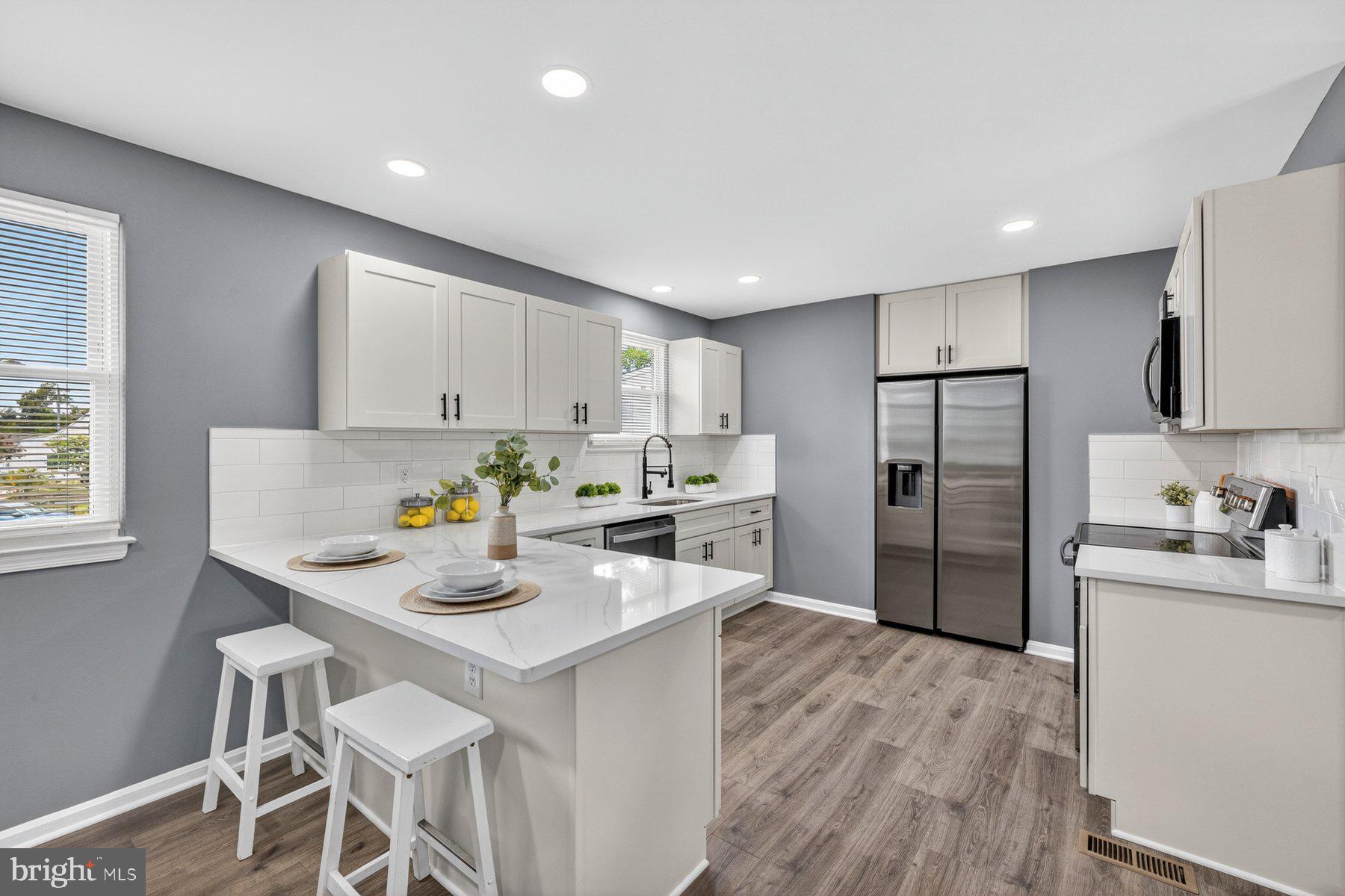 WOODLAND BEACH - Residential