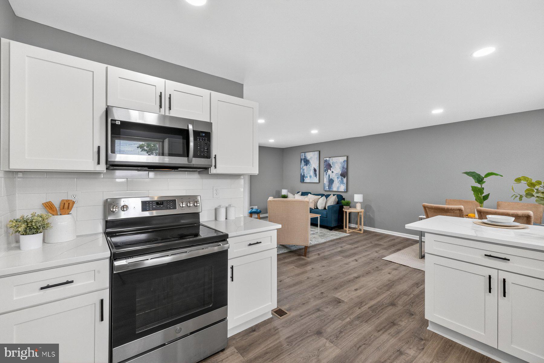 WOODLAND BEACH - Residential