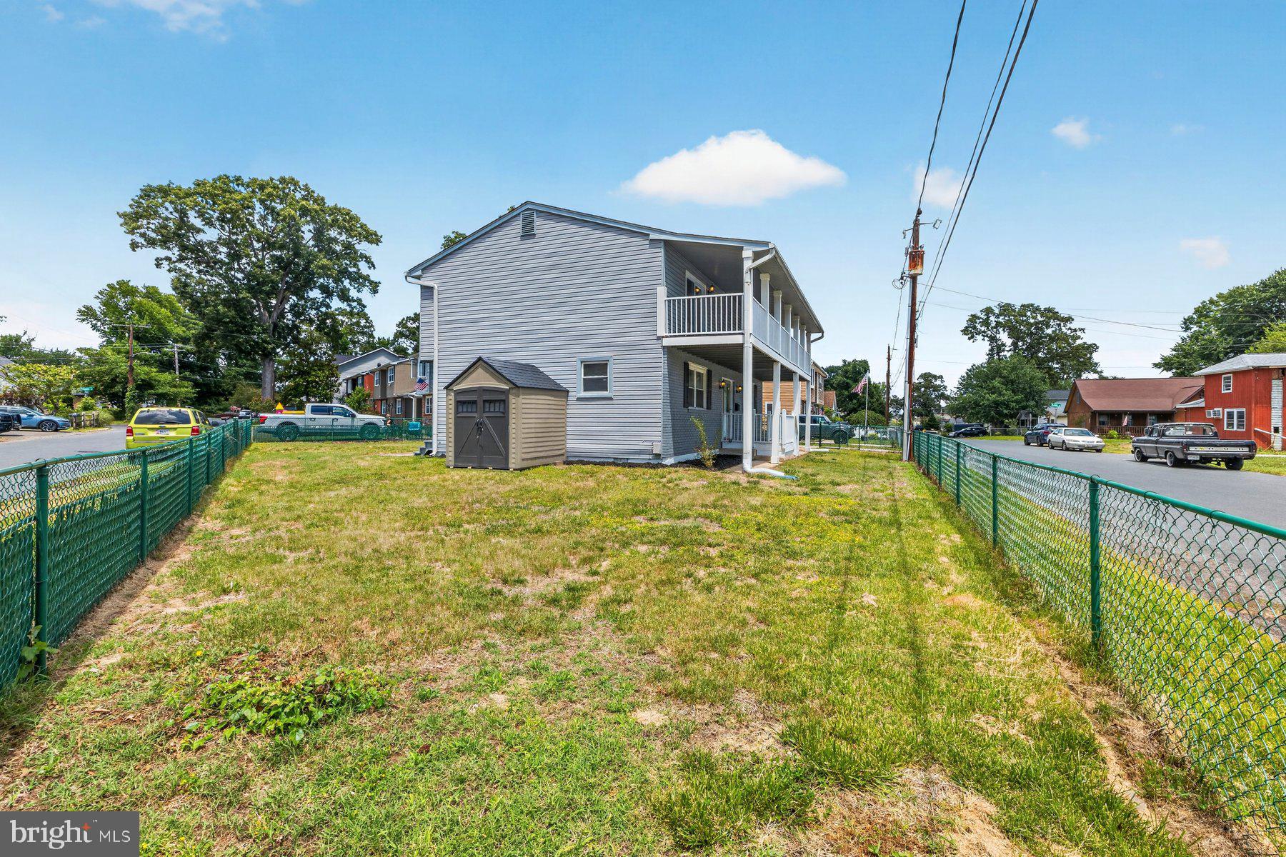 WOODLAND BEACH - Residential