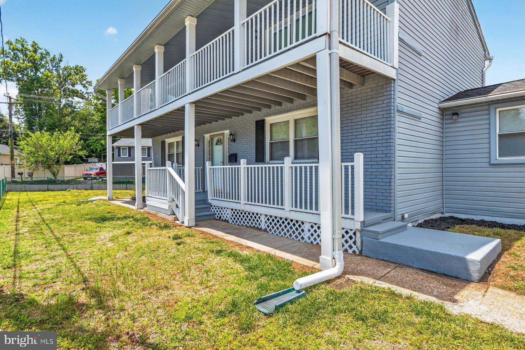 WOODLAND BEACH - Residential