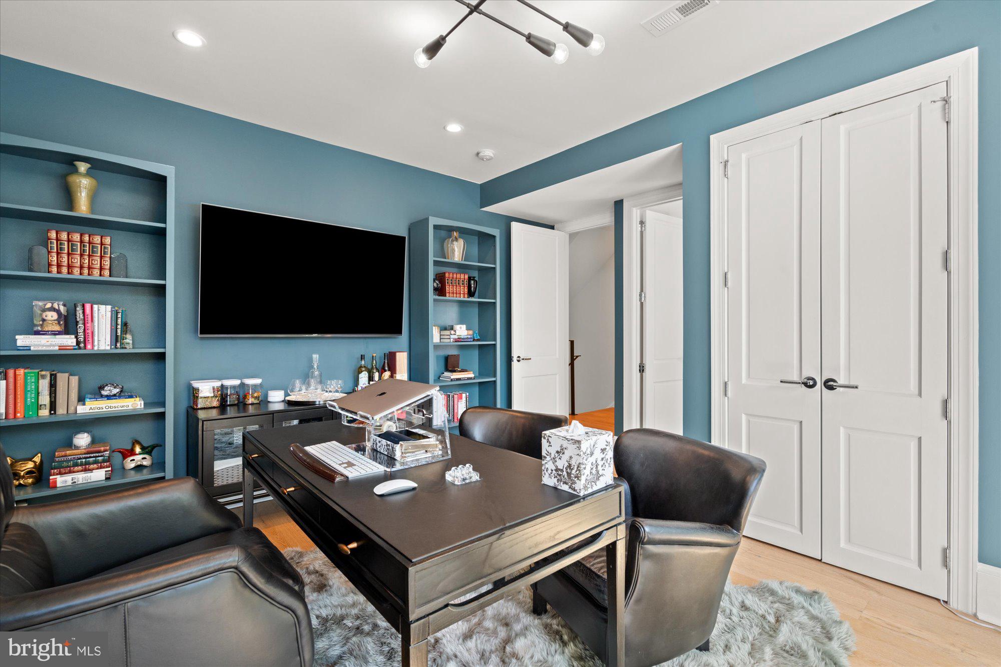 WOODLEY PARK - Residential