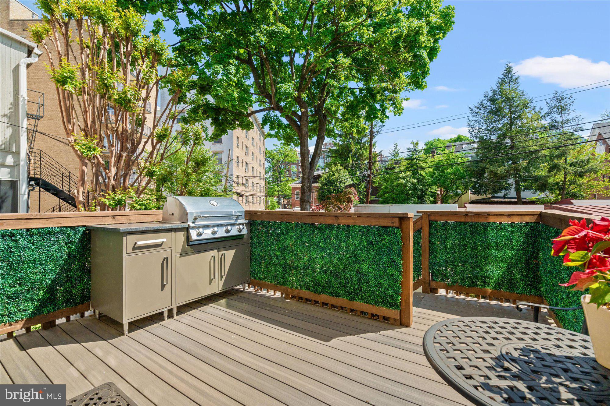 WOODLEY PARK - Residential
