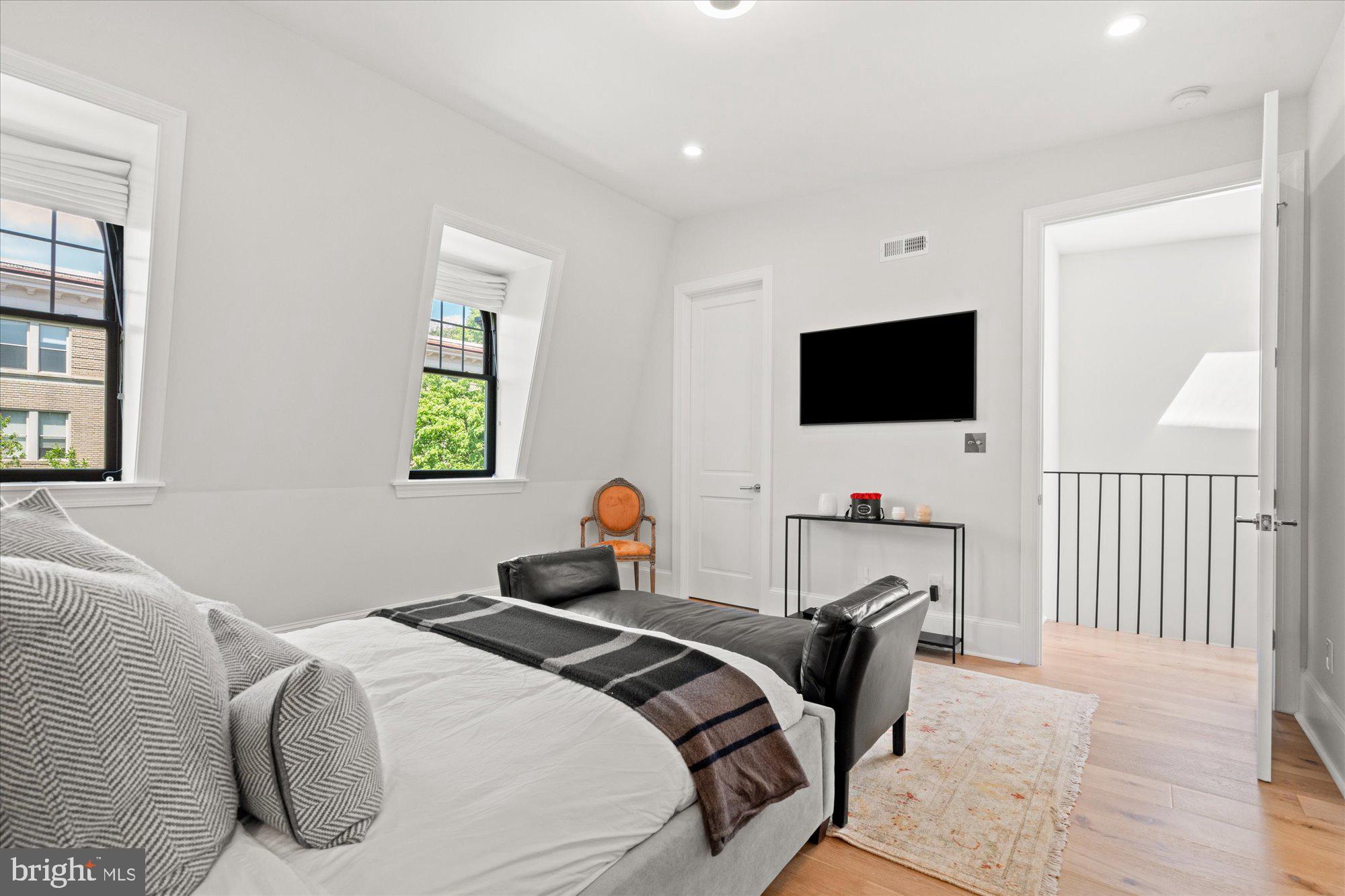 WOODLEY PARK - Residential