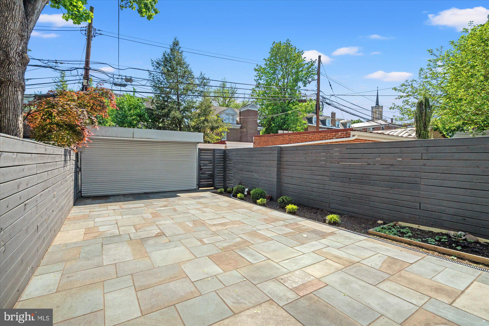 WOODLEY PARK - Residential