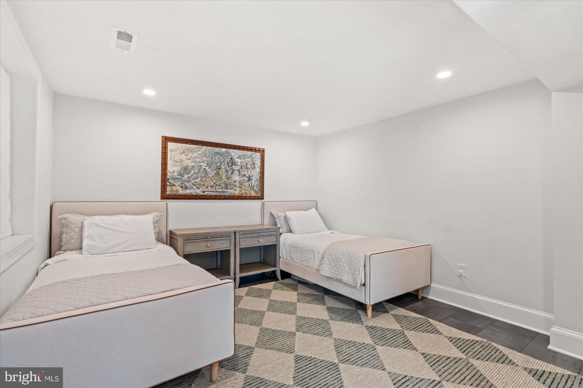 WOODLEY PARK - Residential