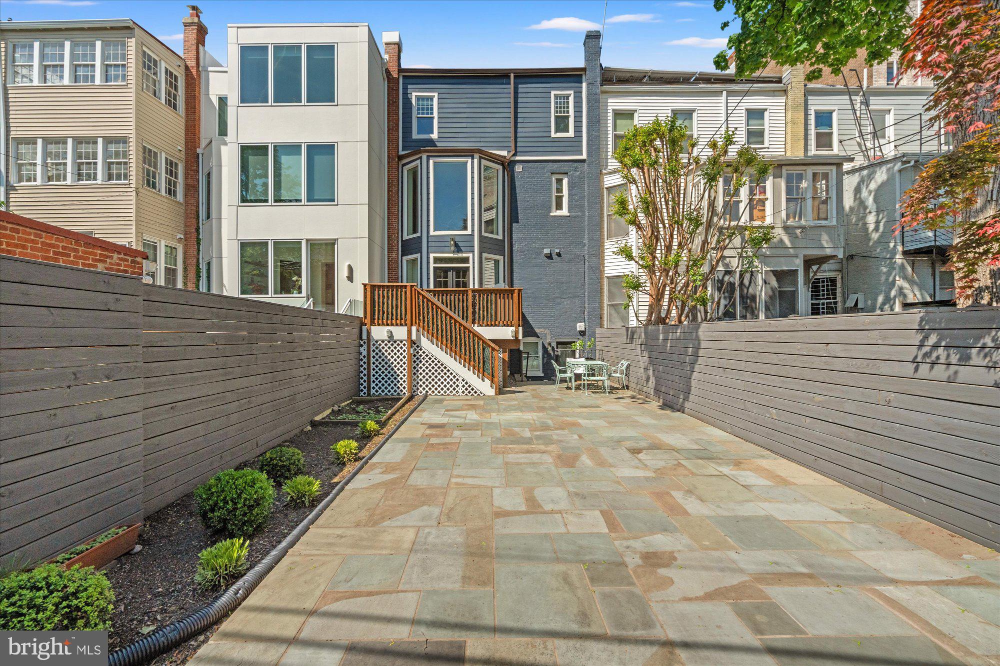 WOODLEY PARK - Residential